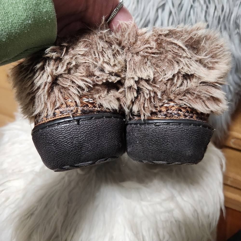 Isotoner/ Microsuede Slippers - Picture 5 of 6